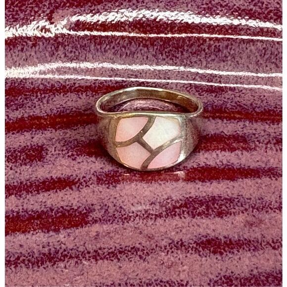 Vintage STERLING SILVER PINK MOTHER OF PEARL STONE Inlay SIZE 8 - Picture 1 of 9